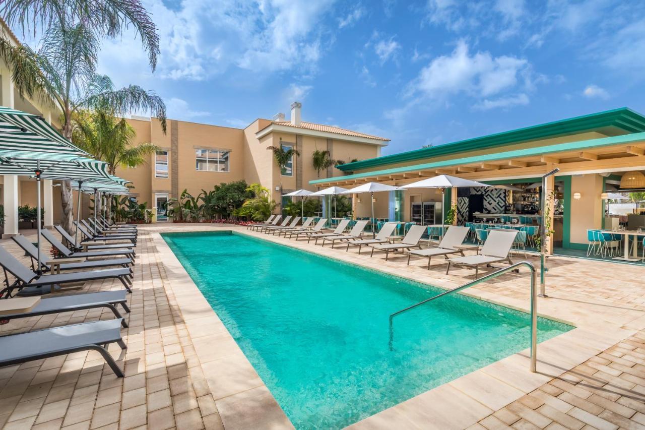 Hotel Barcelo La Nucia Palms Exterior foto The pool at the hotel