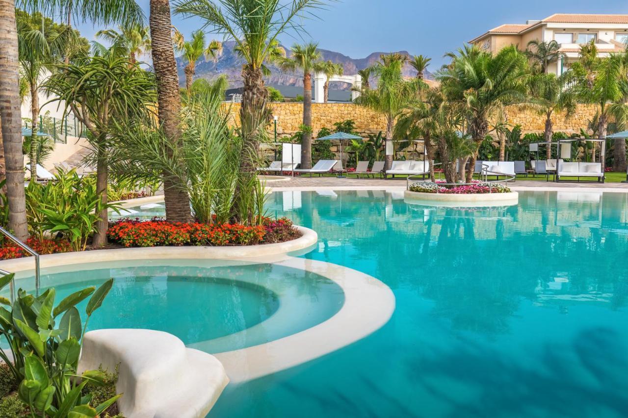 Hotel Barcelo La Nucia Palms Exterior foto The swimming pool at the hotel