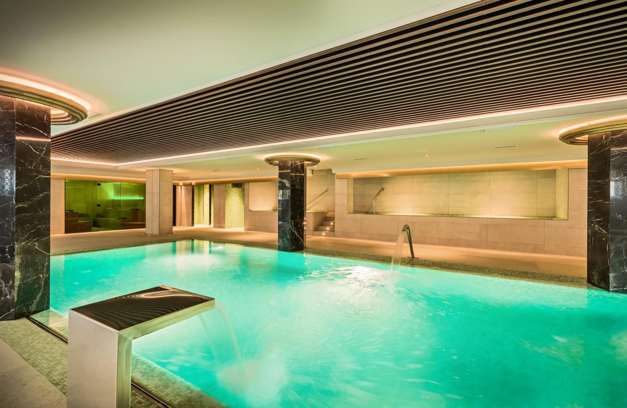 Hotel Barcelo La Nucia Palms Exterior foto The swimming pool at the InterContinental Budapest